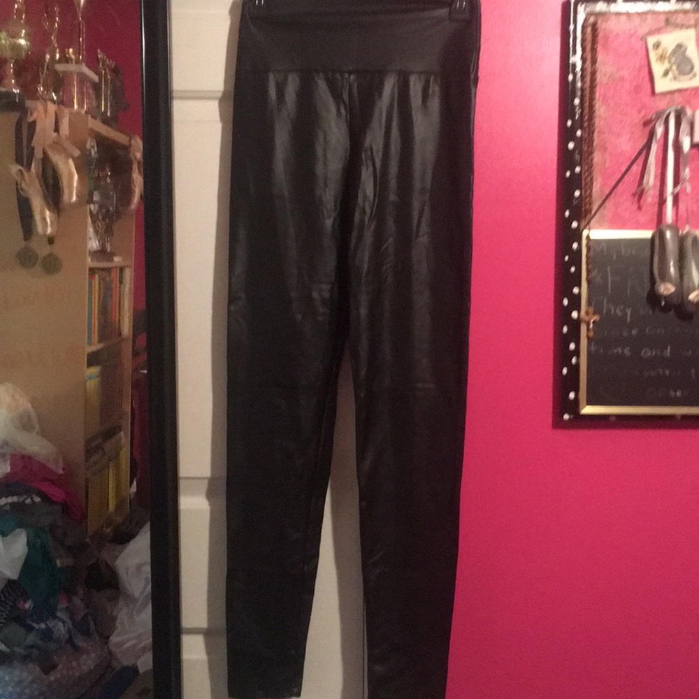 Fake leather leggings